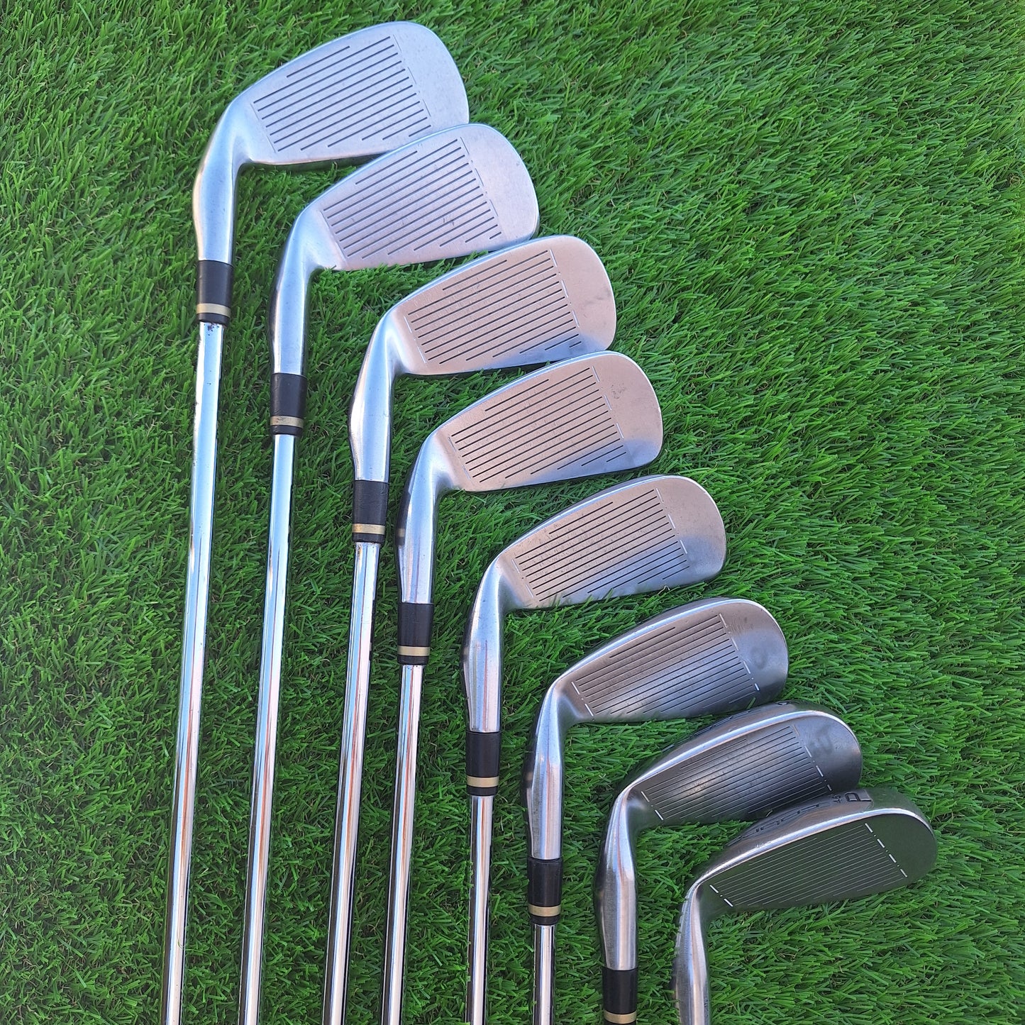 Palos de golf Hierros 3-PW Cobra Gravity Back