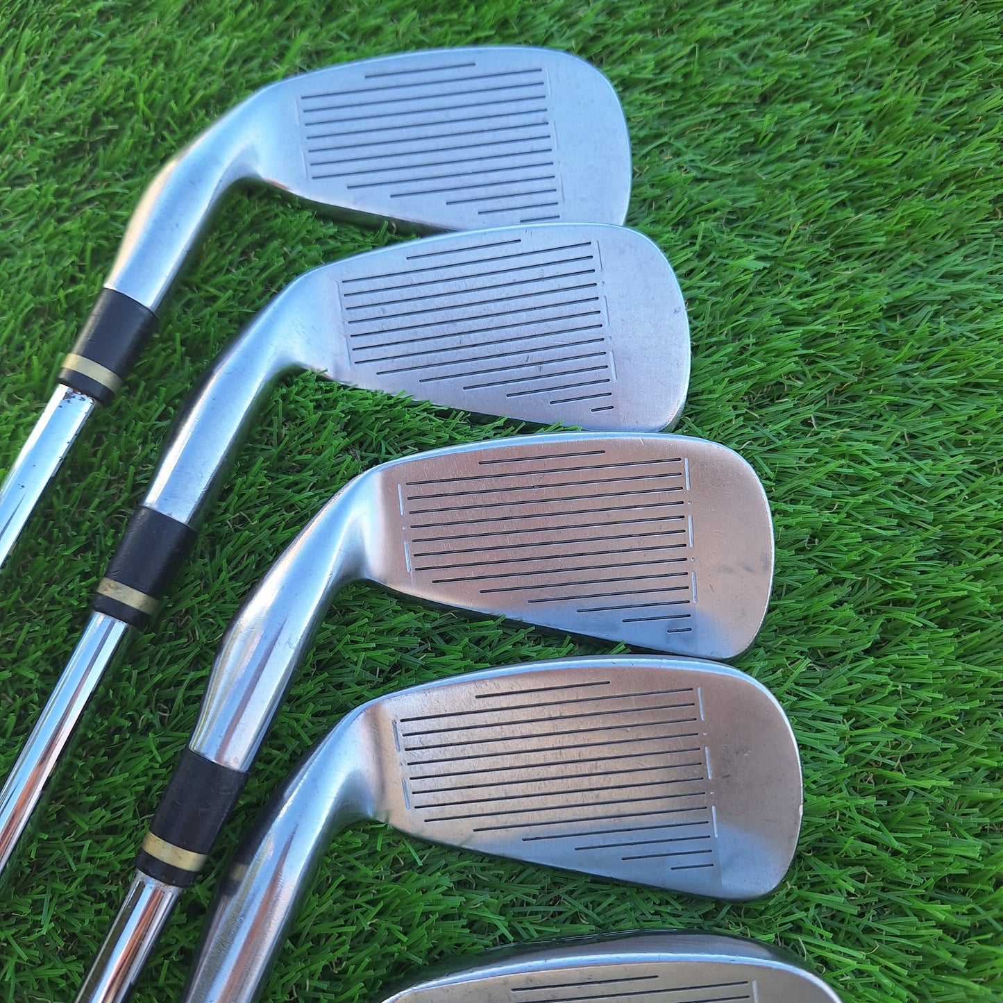 Palos de golf Hierros 3-PW Cobra Gravity Back