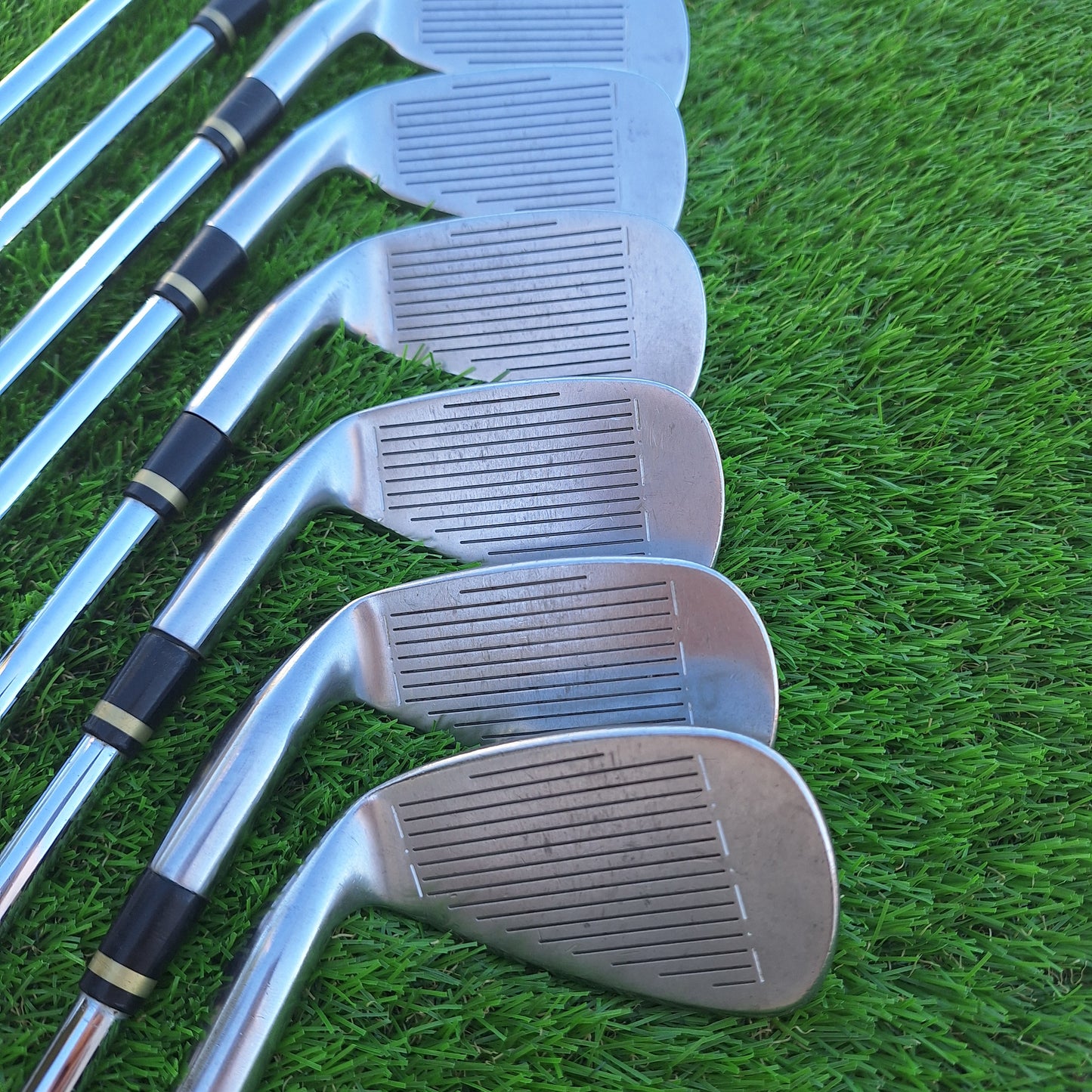 Palos de golf Hierros 3-PW Cobra Gravity Back