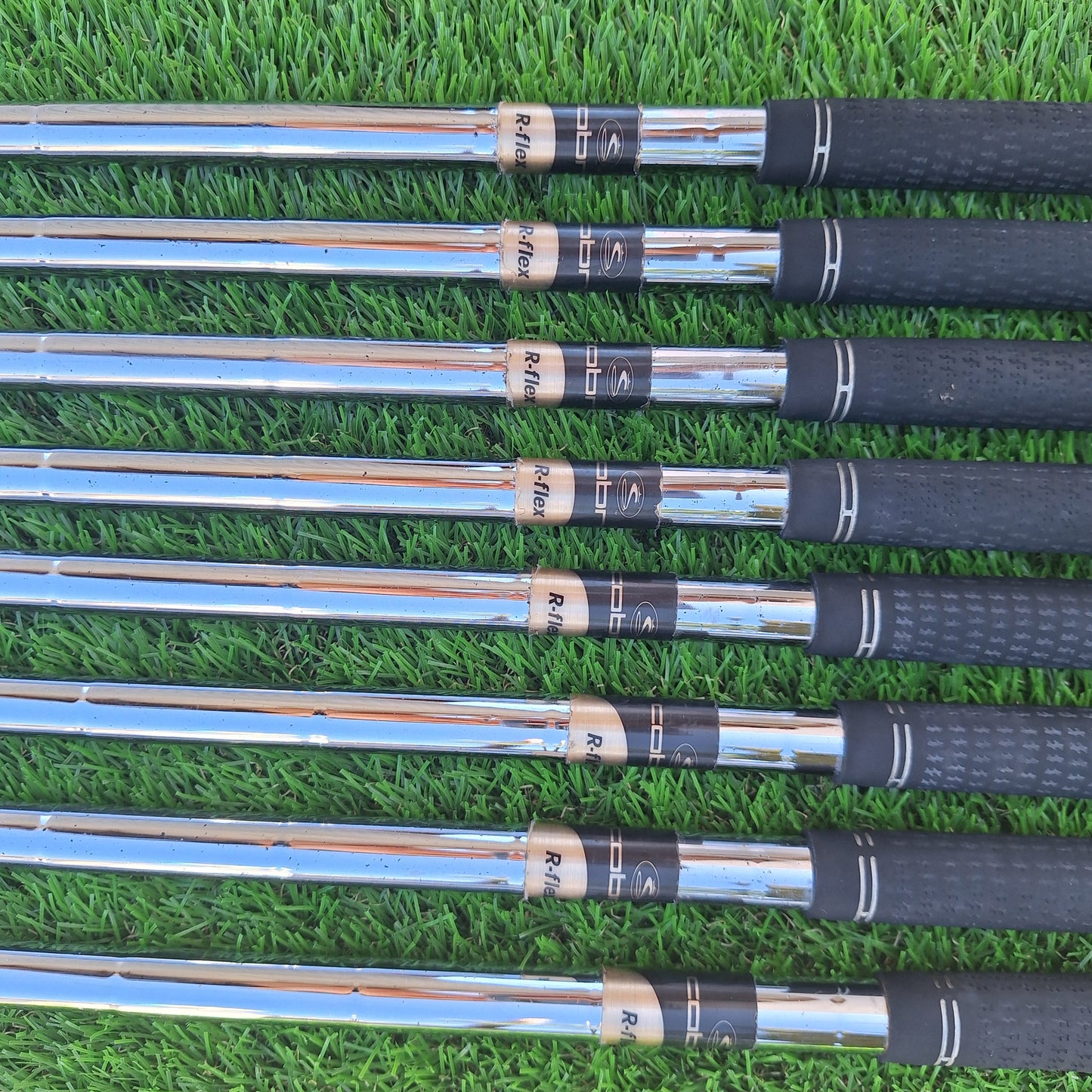 Palos de golf Hierros 3-PW Cobra Gravity Back