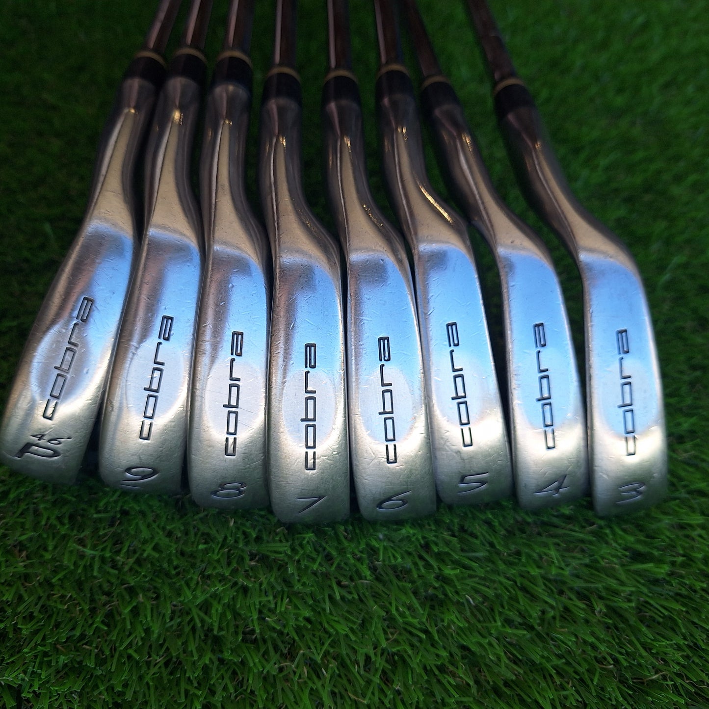 Palos de golf Hierros 3-PW Cobra Gravity Back