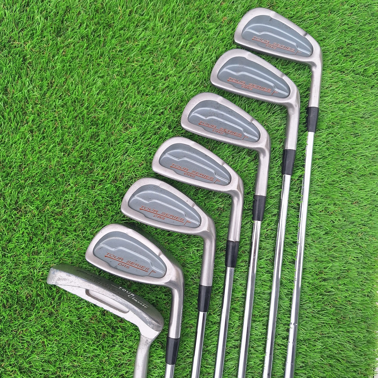 Palos de golf Hierros 4-9 y Putter Mizuno Tour Series