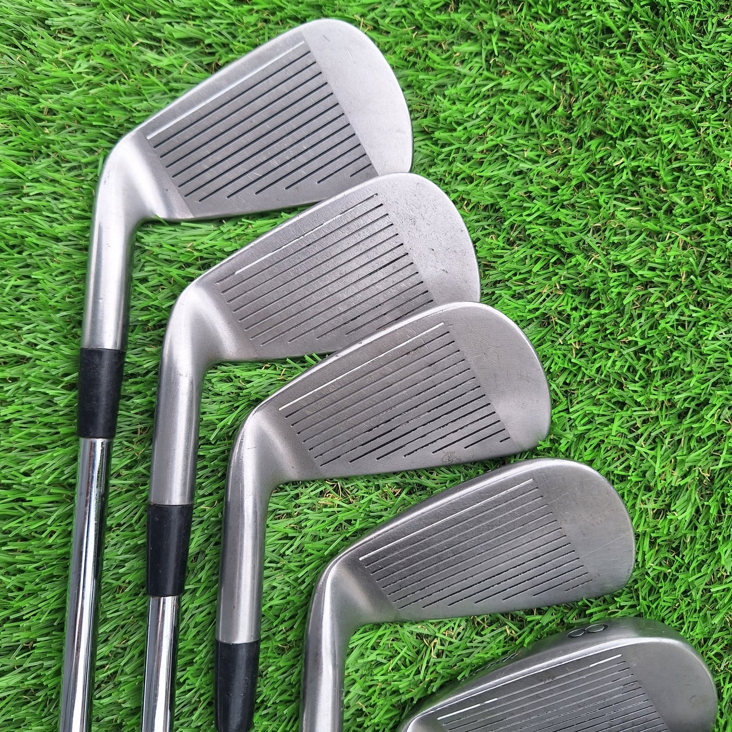 Palos de golf Hierros 4-9 y Putter Mizuno Tour Series