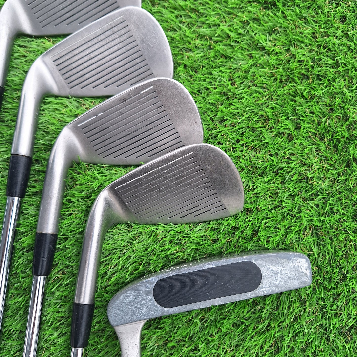 Palos de golf Hierros 4-9 y Putter Mizuno Tour Series
