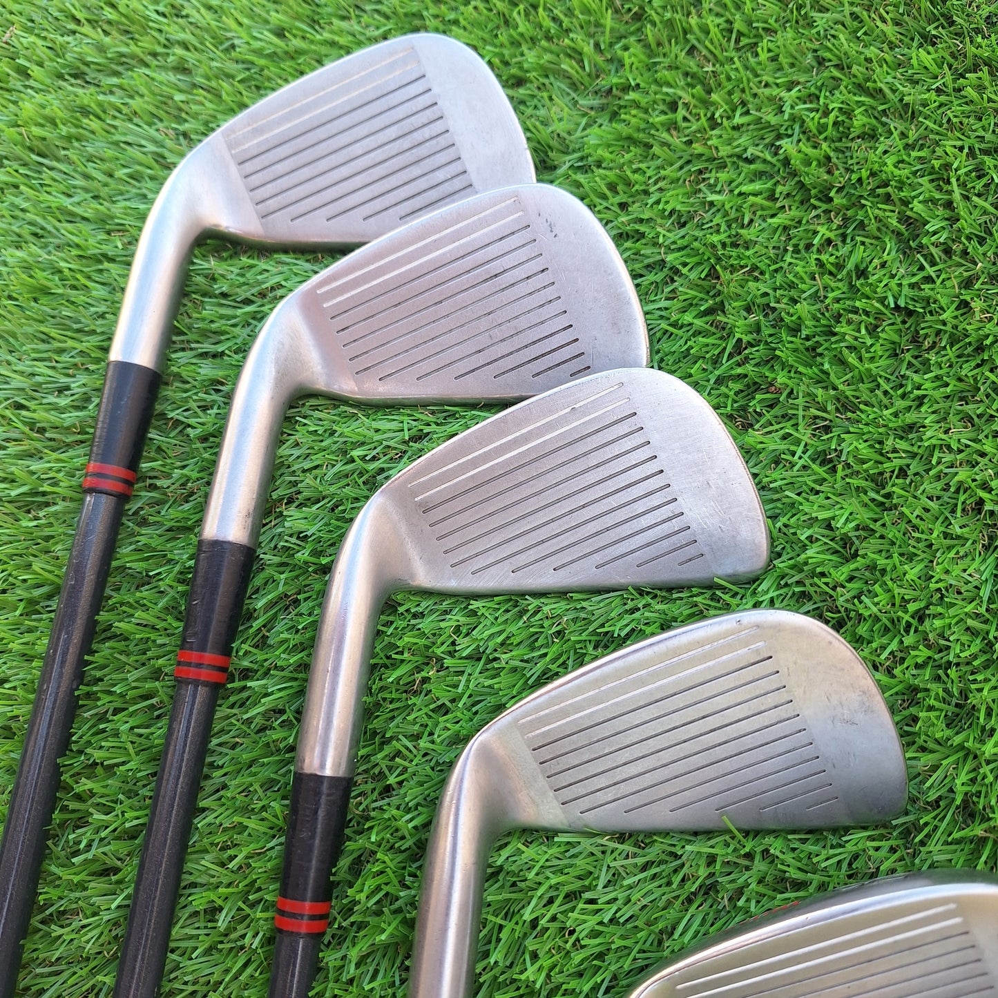 Palos de golf Hierros 4-9 y SW Wilson Staff Midsize