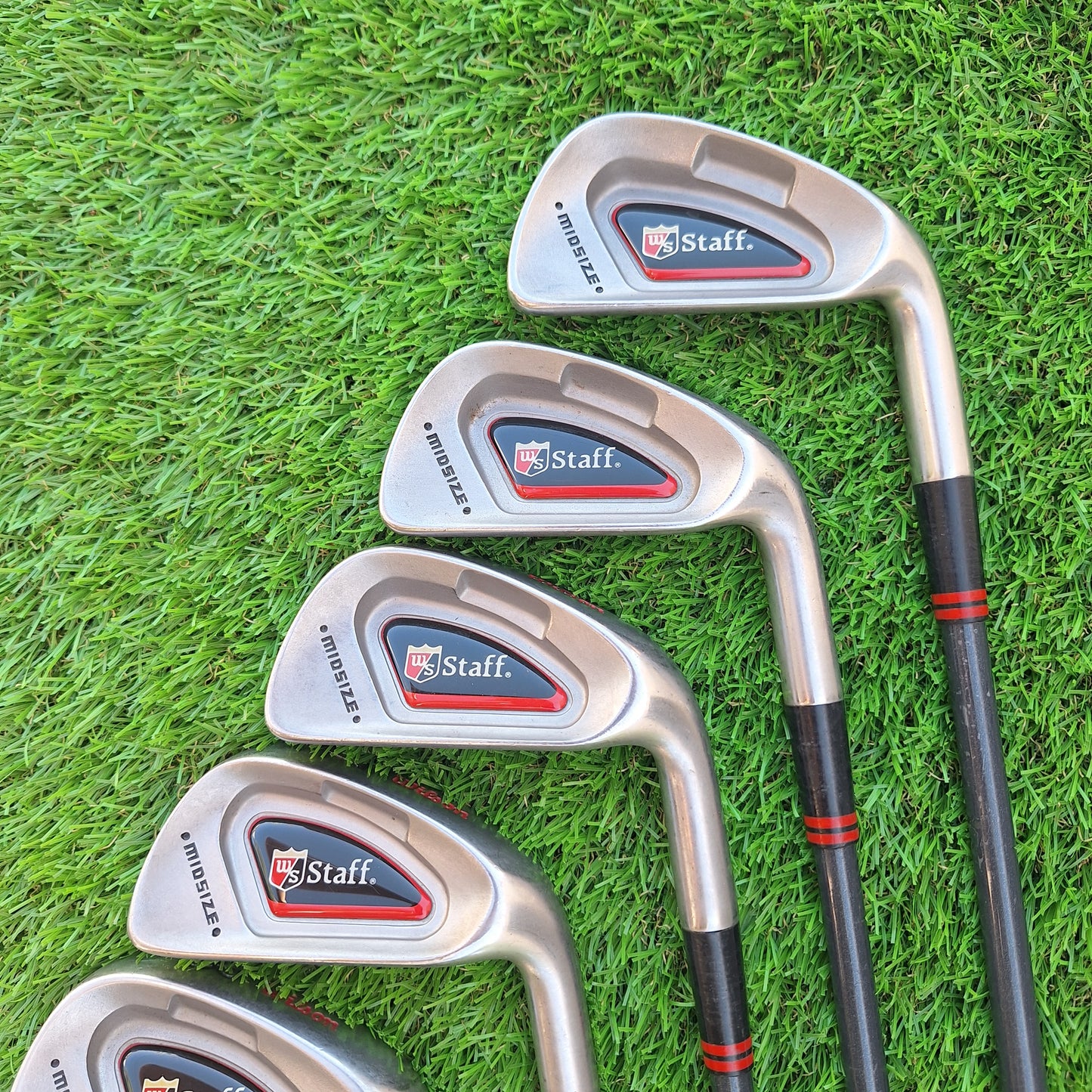 Palos de golf Hierros 4-9 y SW Wilson Staff Midsize
