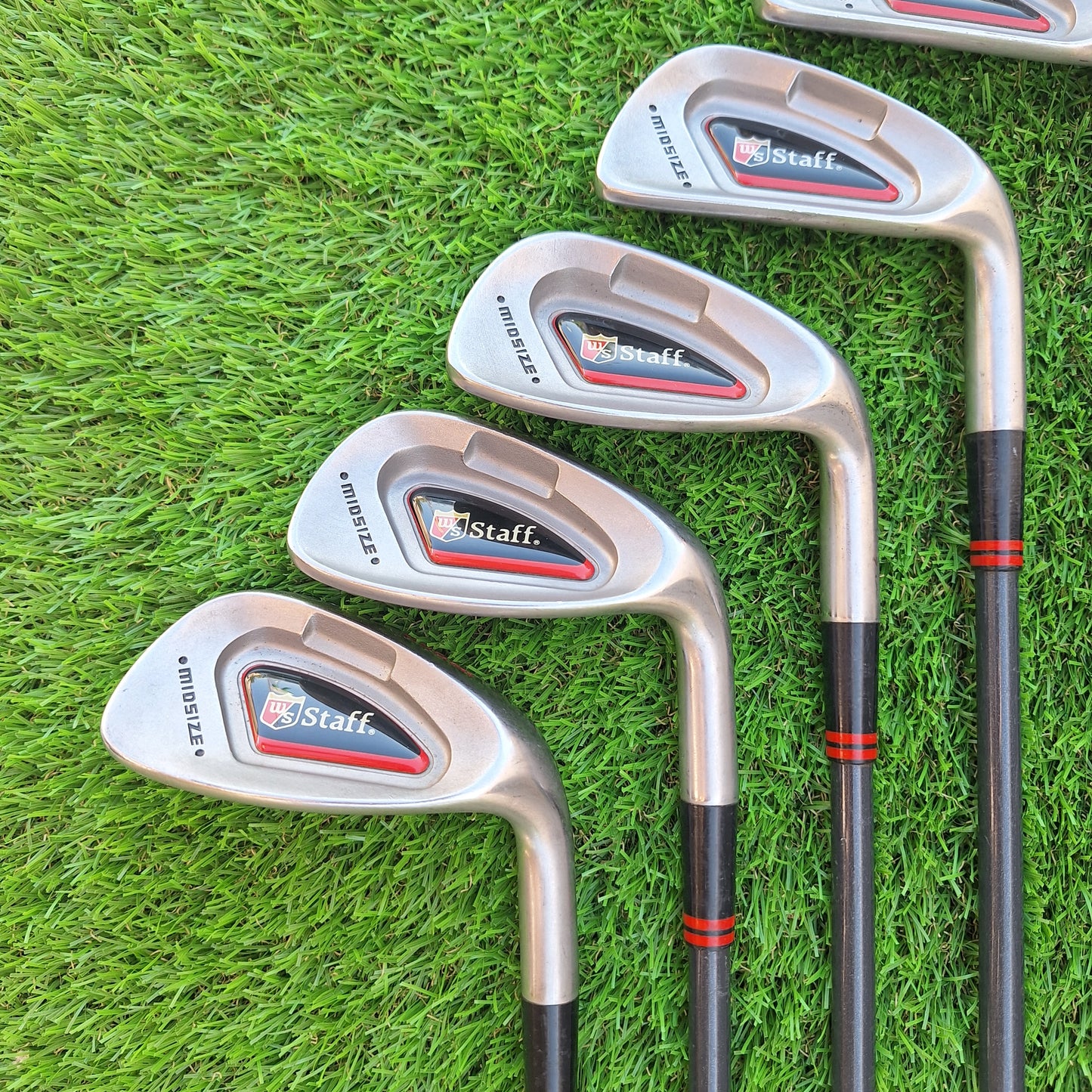 Palos de golf Hierros 4-9 y SW Wilson Staff Midsize