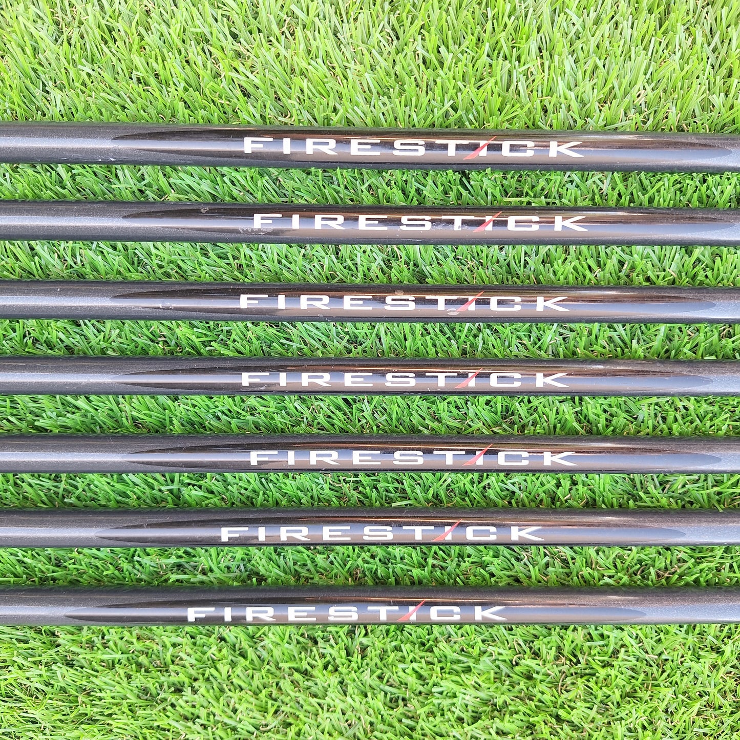 Palos de golf Hierros 4-9 y SW Wilson Staff Midsize