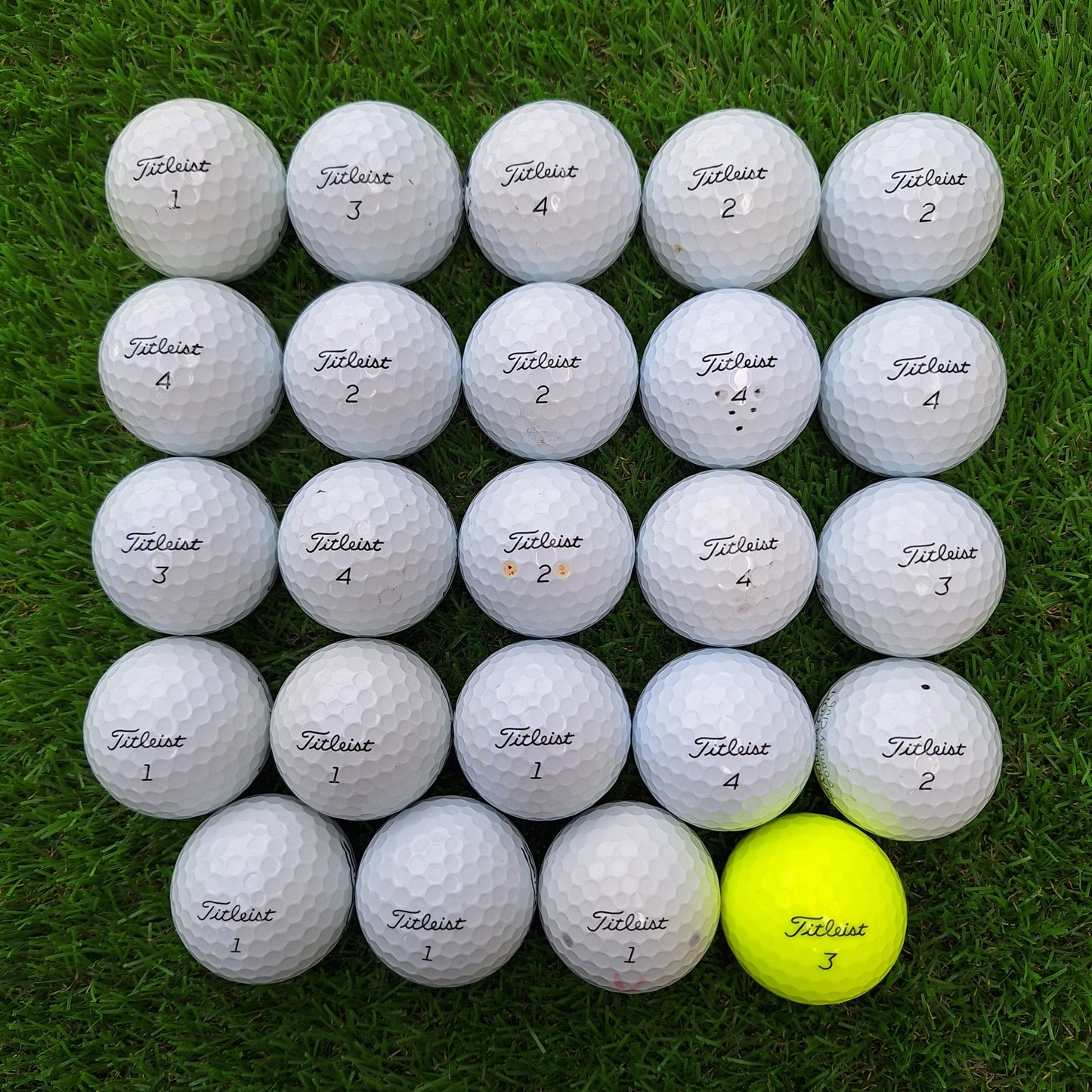 24 Bolas de golf Titleist AVX