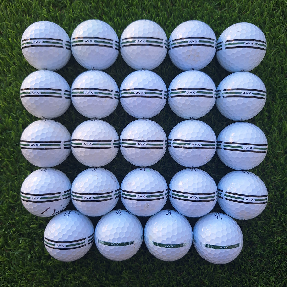 24 Bolas de golf Titleist AVX